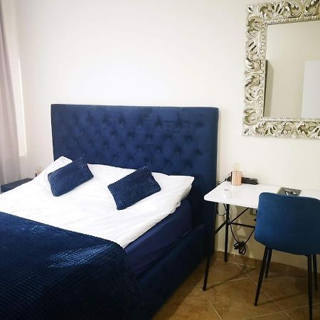 Riviera Deluxe Apartments Vlore Exterior photo