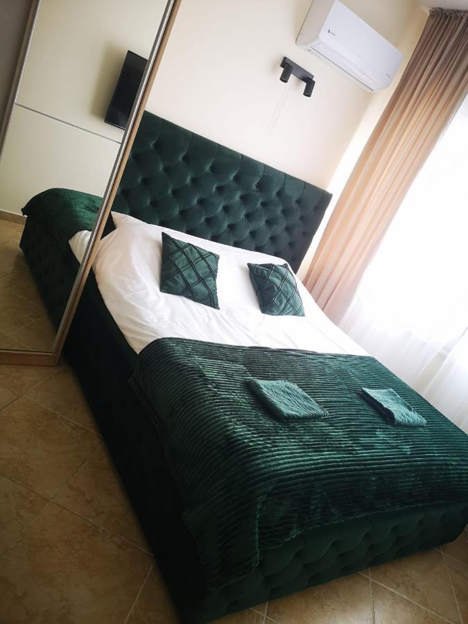 Riviera Deluxe Apartments Vlore Exterior photo