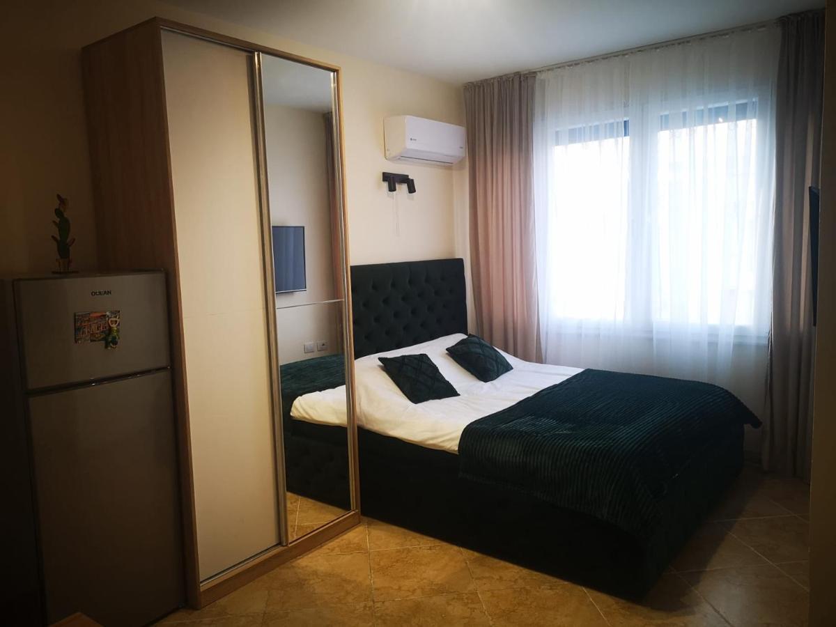 Riviera Deluxe Apartments Vlore Exterior photo